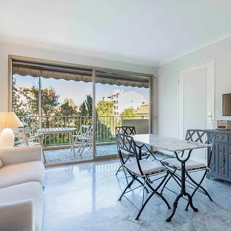 Апартаменти Chez J-p - 100m 2-4pers Terrace Sea View Pool Garage *