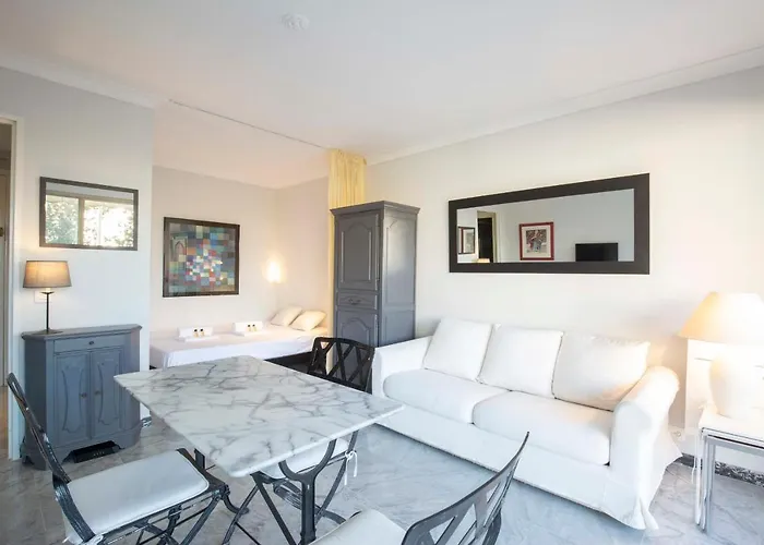 Chez J-p - 100m 2-4pers Terrace Sea View Pool Garage * Антіб